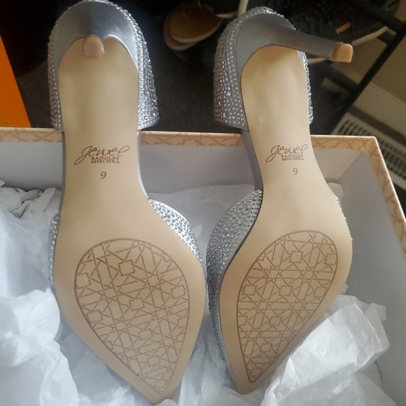 JEWEL BADGLEY MISCHKA--Alexandra d'Orsay Pump, - Picture 3 of 5